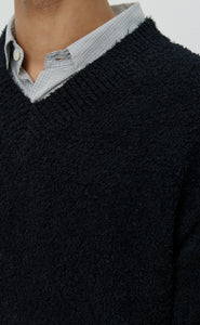 V-NECK SWEATER - FURRY BLACK